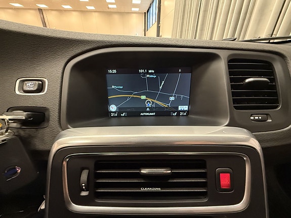 Volvo V60 Cross Country 14 of 16