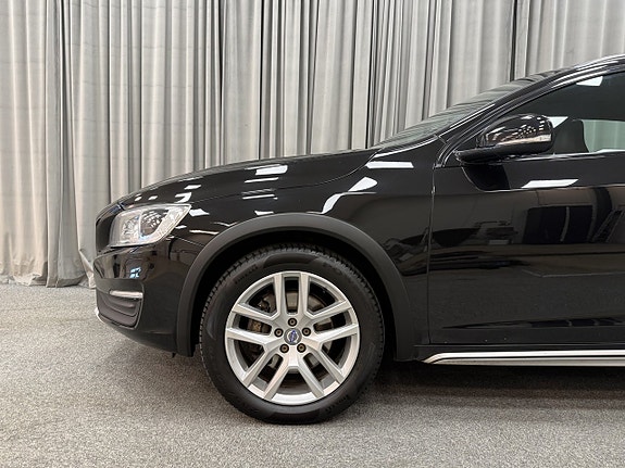 Volvo V60 Cross Country 4 of 16
