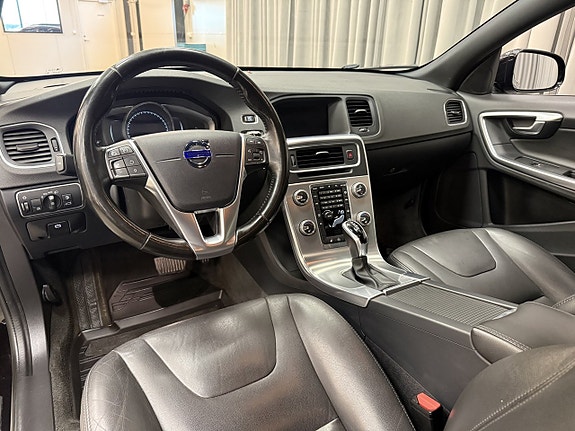 Volvo V60 Cross Country 10 of 16