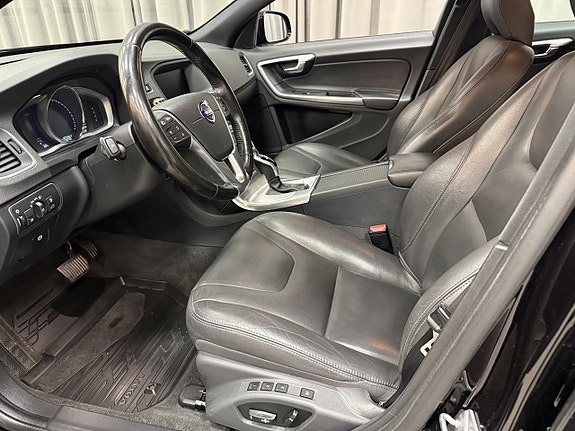 Volvo V60 Cross Country 8 of 16