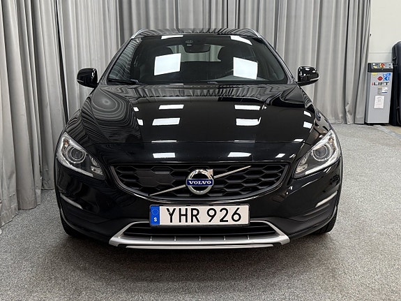 Volvo V60 Cross Country 5 of 16