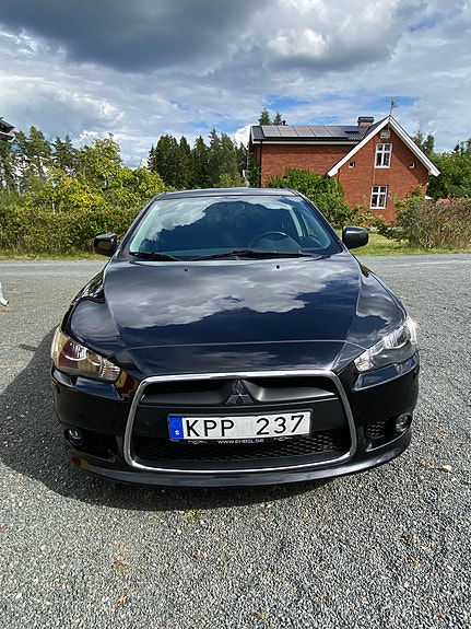 Mitsubishi Lancer 2 of 3