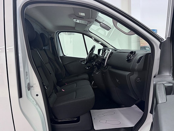 Opel Vivaro 13 of 24