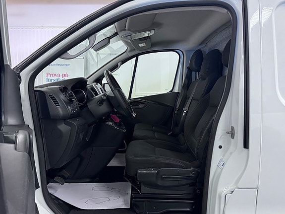 Opel Vivaro 12 of 24