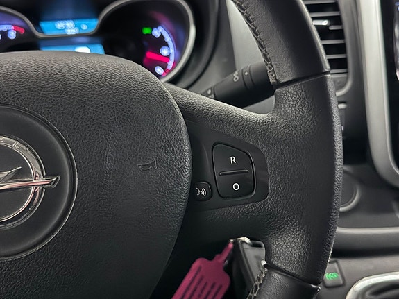 Opel Vivaro 19 of 24