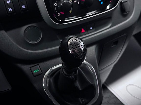Opel Vivaro 17 of 24