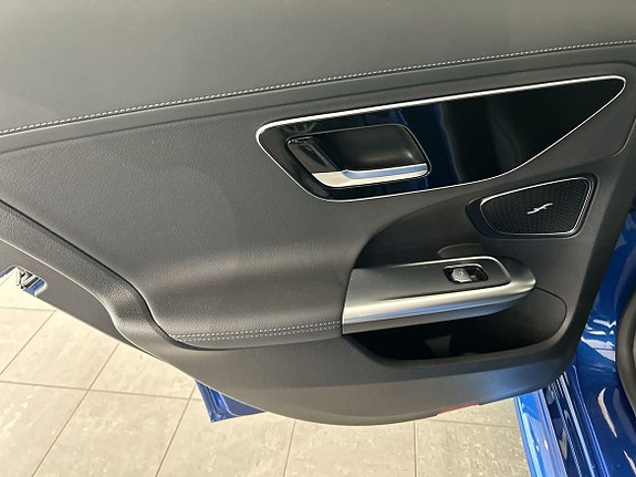 Mercedes-Benz C220 12 of 13