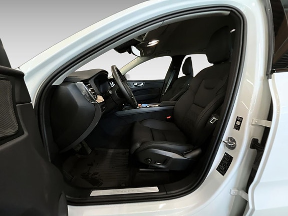 Volvo XC60 8 of 15