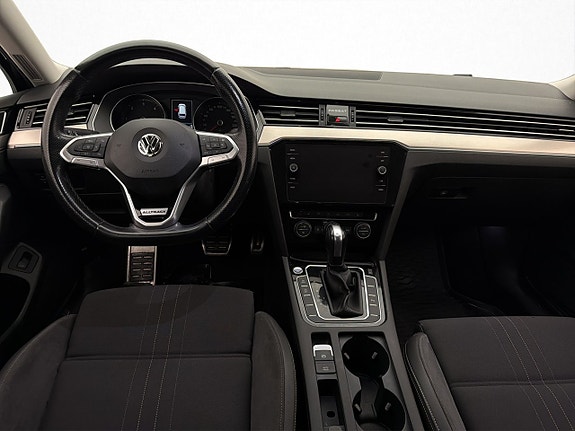 Volkswagen Passat Alltrack 13 of 30