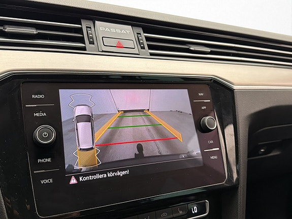 Volkswagen Passat Alltrack 17 of 30