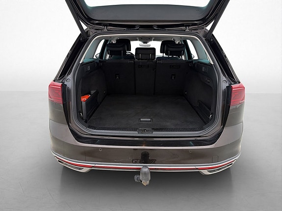Volkswagen Passat Alltrack 10 of 30