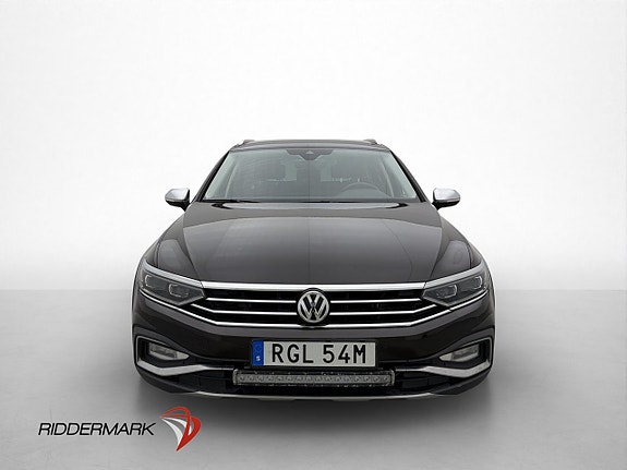 Volkswagen Passat Alltrack 2 of 30