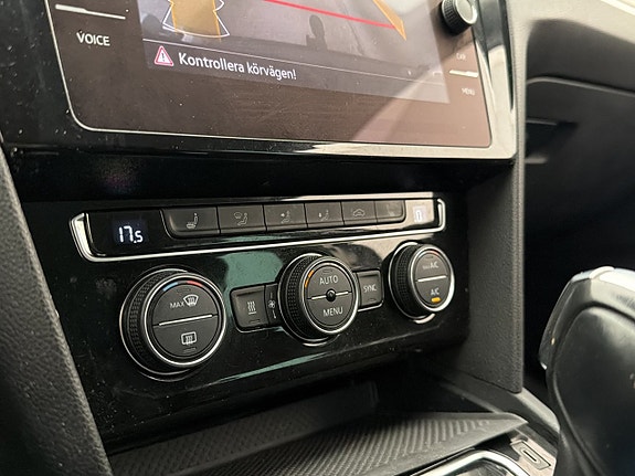 Volkswagen Passat Alltrack 18 of 30