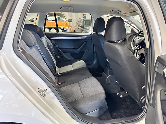 Skoda Octavia 14 of 23