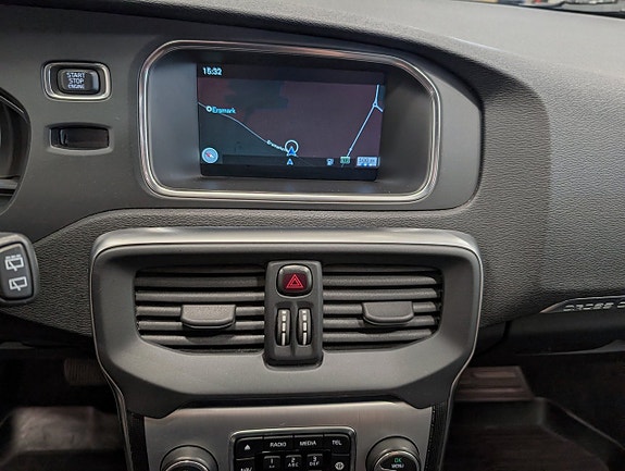 Volvo V40 Cross Country 5 of 12