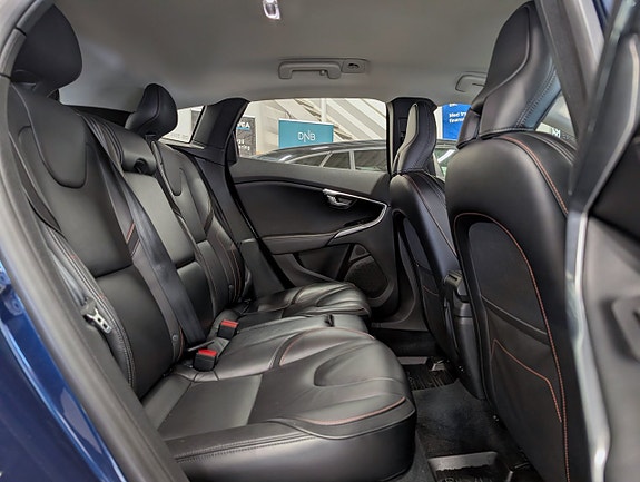 Volvo V40 Cross Country 7 of 12
