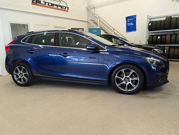 Volvo V40 Cross Country 9 of 12
