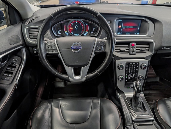 Volvo V40 Cross Country 4 of 12