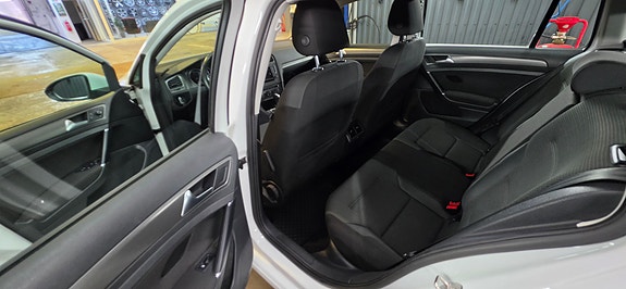 Volkswagen Golf VII 7 of 8