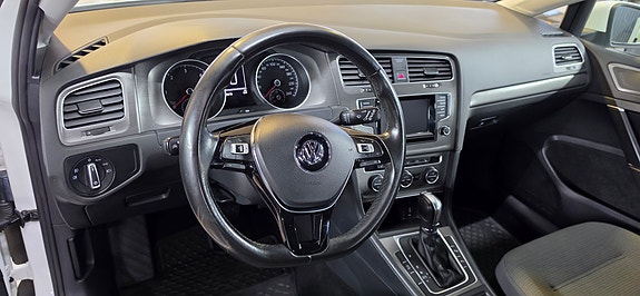 Volkswagen Golf VII 6 of 8