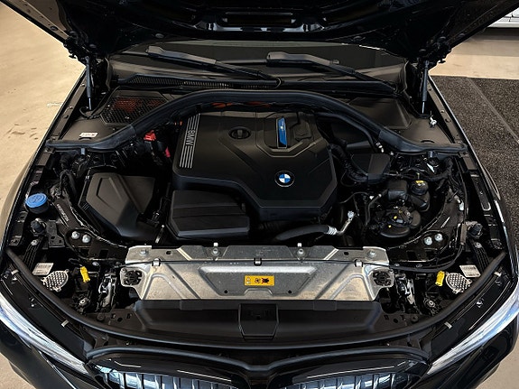 BMW 330e 27 of 27