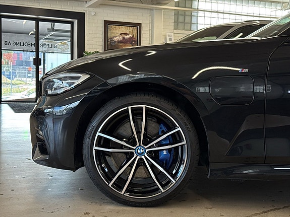 BMW 330e 13 of 27