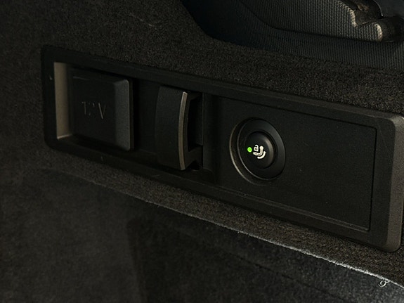 BMW 330e 25 of 27
