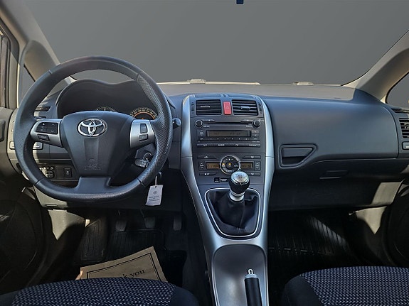 Toyota Auris 9 of 14
