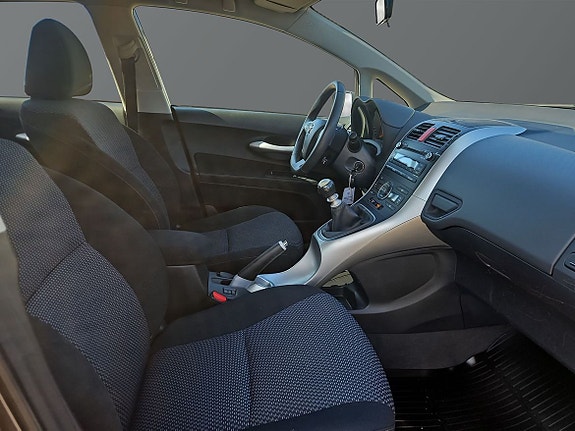 Toyota Auris 7 of 14