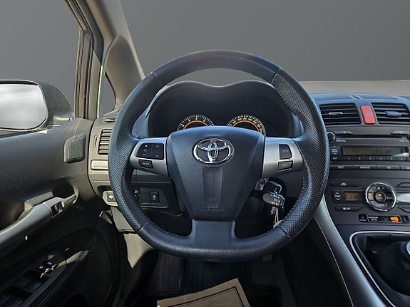 Toyota Auris 10 of 14