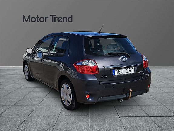 Toyota Auris 2 of 14