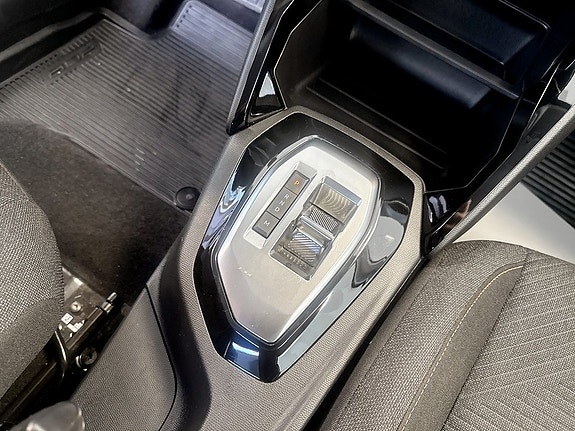Peugeot 208 10 of 15