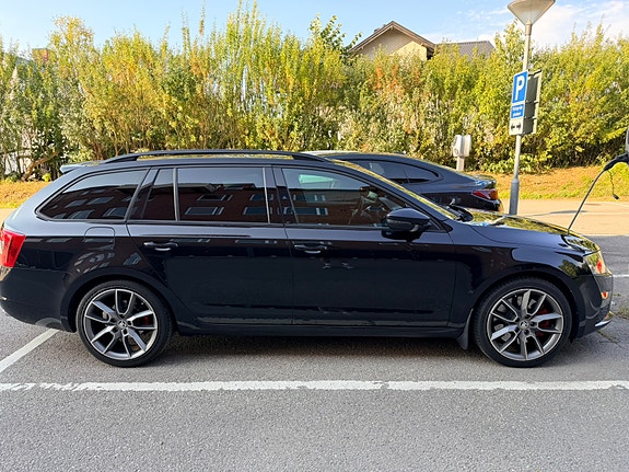 Skoda Octavia 2 of 4