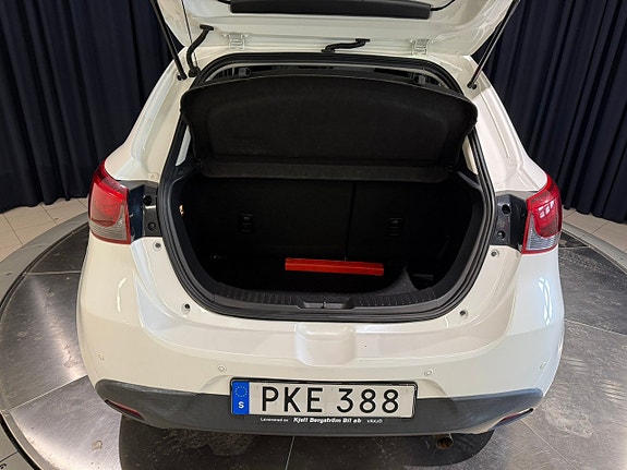 Mazda 2 9 of 12