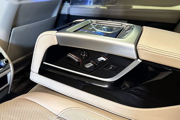BMW 740d 25 of 29