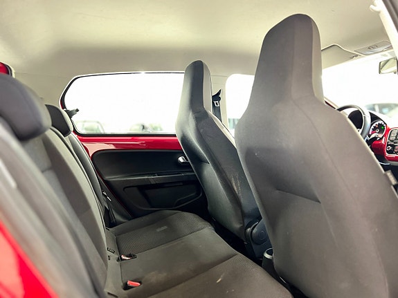 Volkswagen UP! 21 of 21
