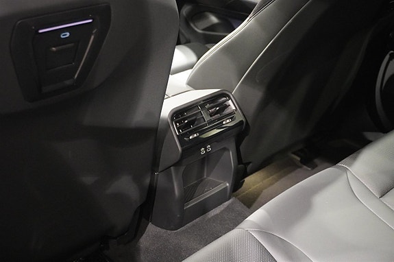 BMW i5 15 of 19
