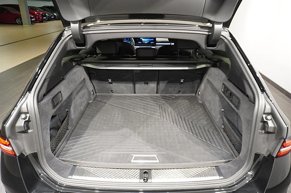 BMW i5 6 of 19