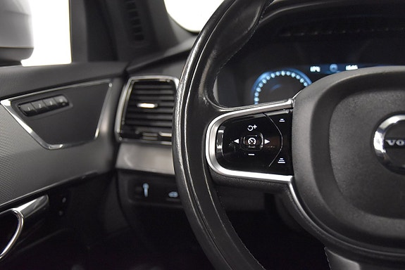 Volvo XC90 10 of 26