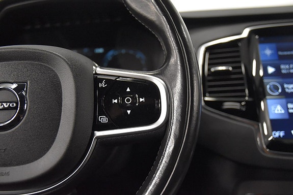 Volvo XC90 11 of 26