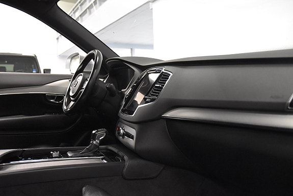 Volvo XC90 9 of 26