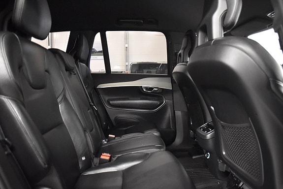 Volvo XC90 13 of 26