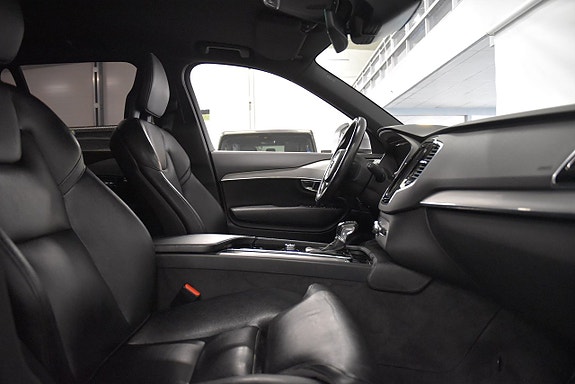 Volvo XC90 12 of 26