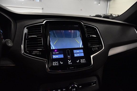 Volvo XC90 18 of 26