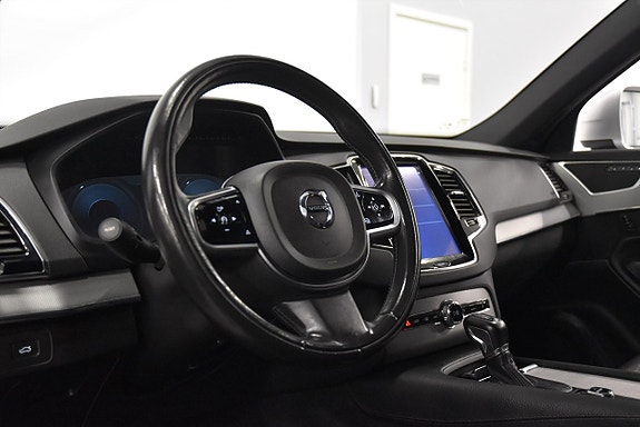 Volvo XC90 8 of 26