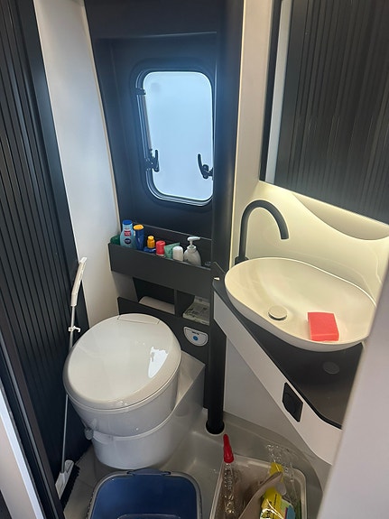 Adria Twin Supreme 640 SLB 8 of 14