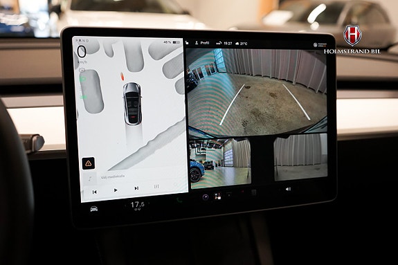 Tesla Model Y 17 of 22
