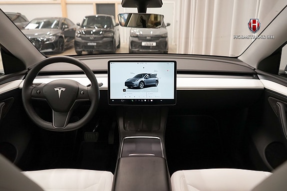 Tesla Model Y 13 of 22
