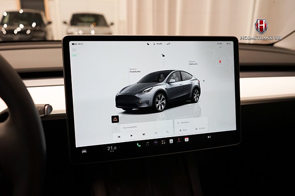 Tesla Model Y 16 of 22