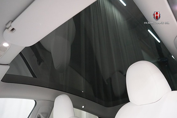 Tesla Model Y 11 of 22